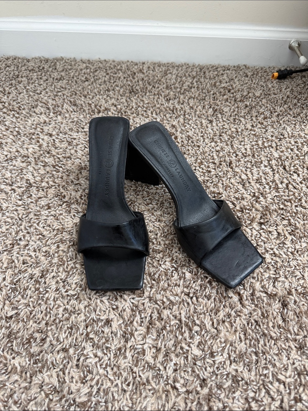 Minimal Square Toe / Triangular Block Heeled Sandal